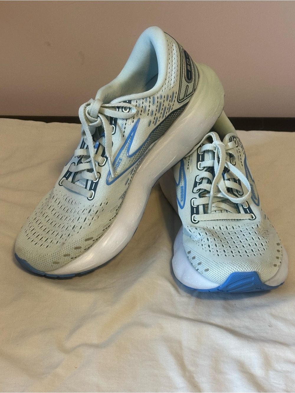 Brooks Glycerin 20 Women’s Size 9 White Blue Running Shoes
